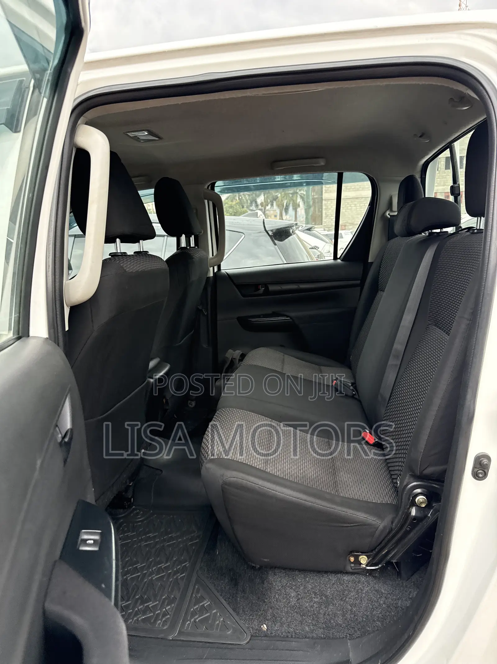 Toyota Hilux Revo Double Cab Deisel 2.8 RWD 2017 White