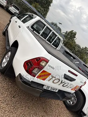 Toyota Hilux Revo Double Cab Deisel 2.8 RWD 2017 White