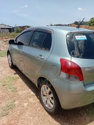 Toyota Vitz 1.0 FWD 3dr 2009 Gray