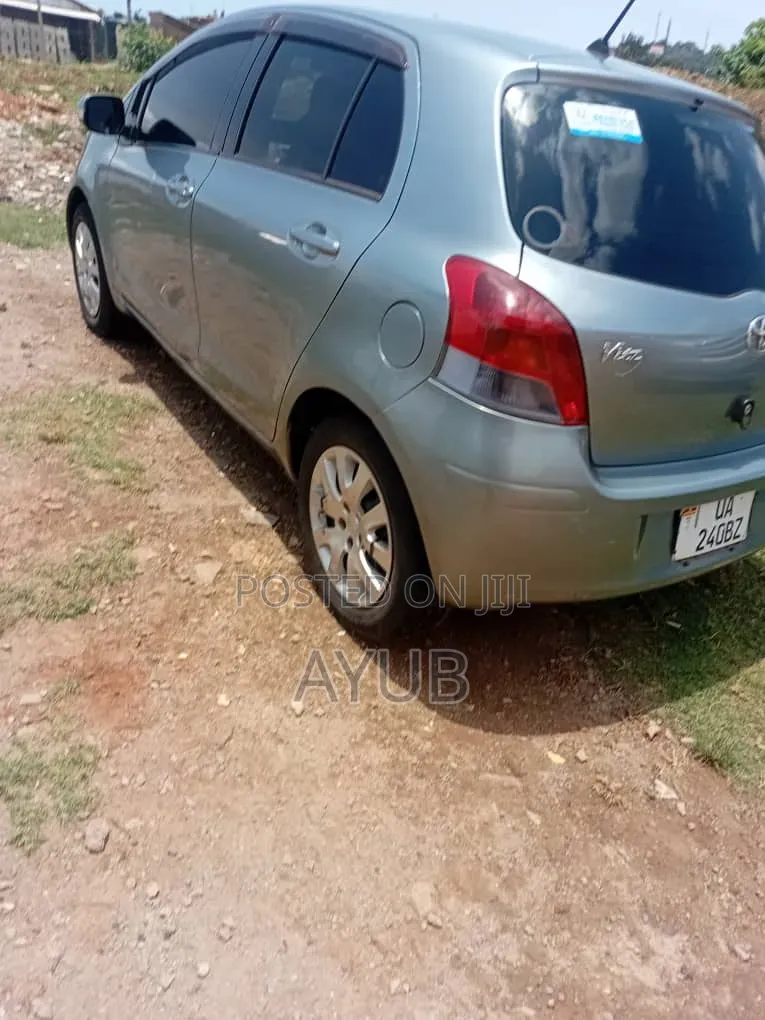 Toyota Vitz 1.0 FWD 3dr 2009 Gray