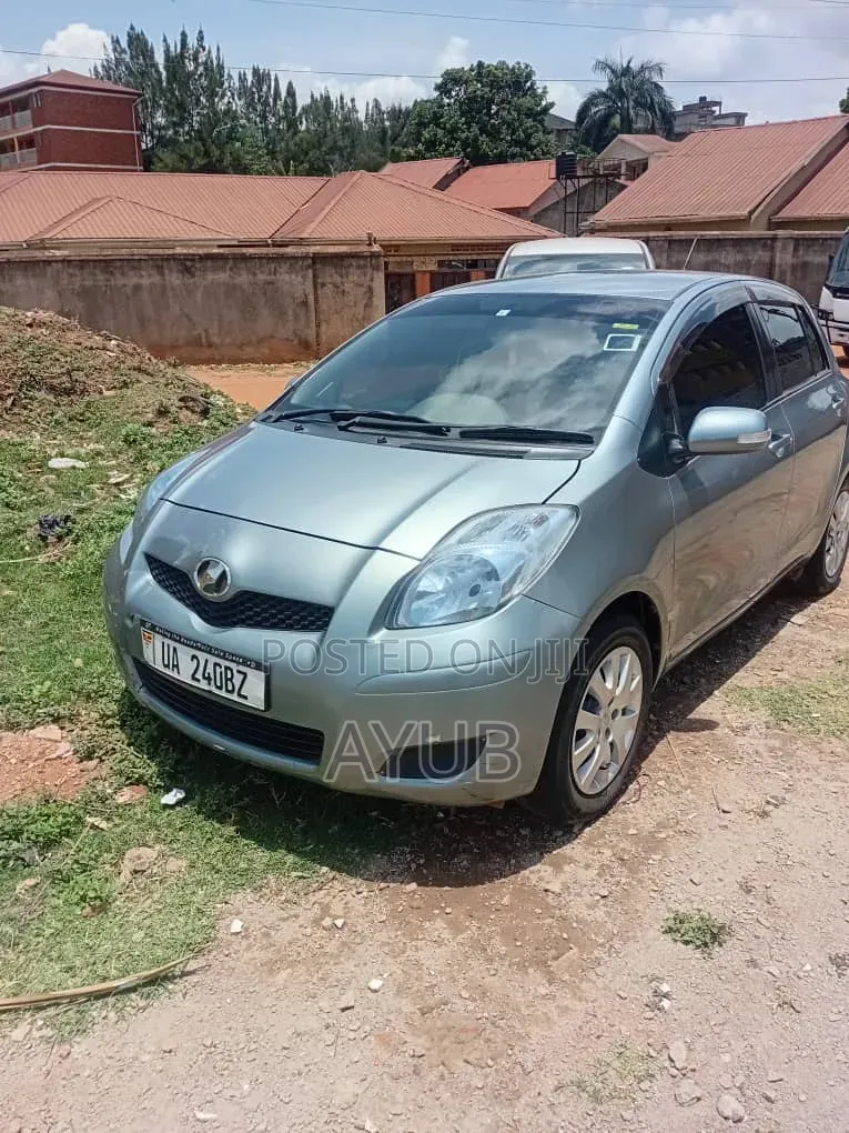 Toyota Vitz 1.0 FWD 3dr 2009 Gray