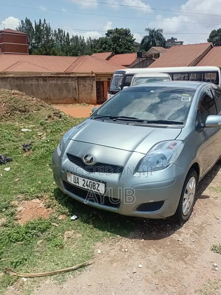 Toyota Vitz 1.0 FWD 3dr 2009 Gray