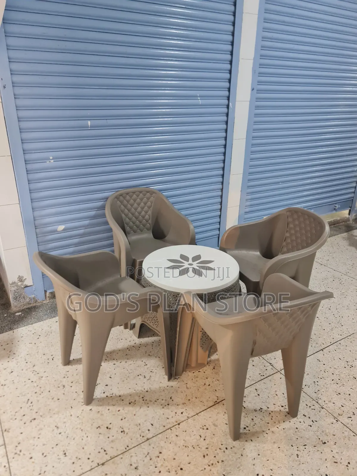 Ever Simple Plastic Table for Bar Dining and Restaurant