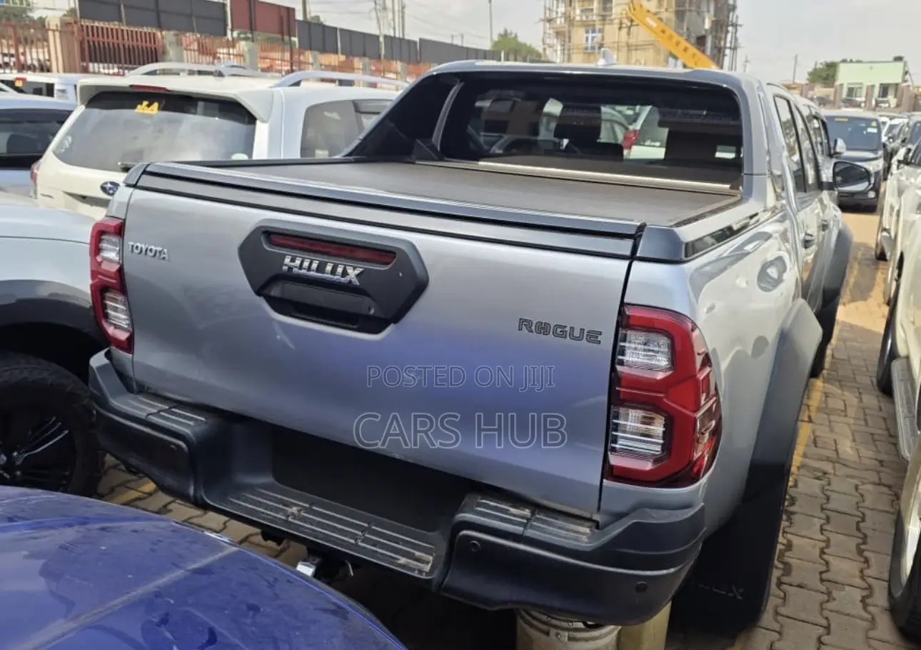Toyota Hilux 2024 Silver
