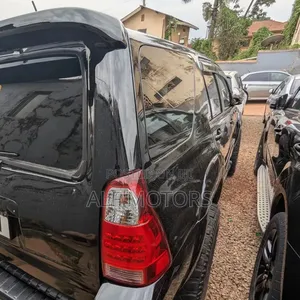 Toyota Hilux 2006 Black
