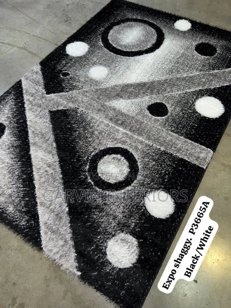 Expo Shaggy Black and White 1.5by220