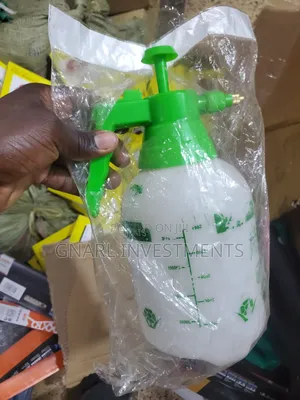 Hand Spray 2-Litre Manual Pump Pressure Garden Sprayer