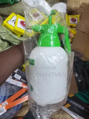 Hand Spray 2-Litre Manual Pump Pressure Garden Sprayer