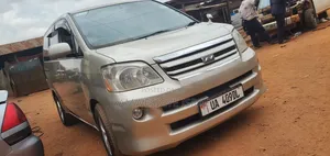 Toyota Noah 2006 Gold