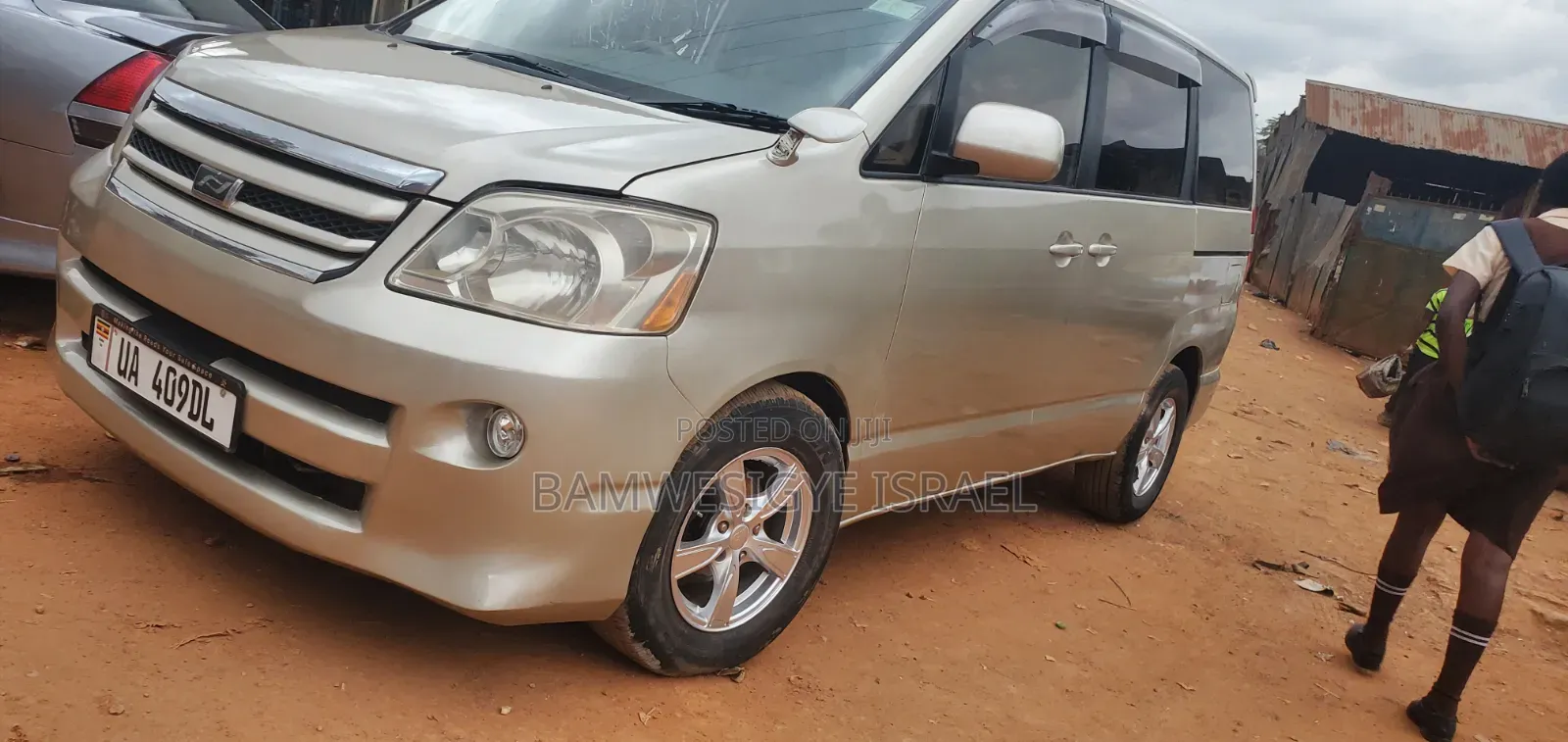 Toyota Noah 2006 Gold