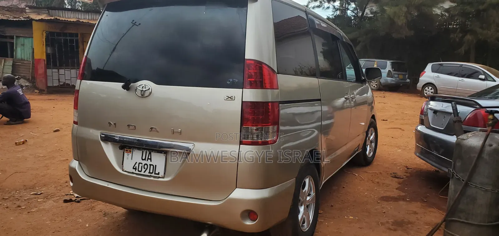 Toyota Noah 2006 Gold