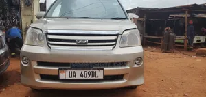 Toyota Noah 2006 Gold
