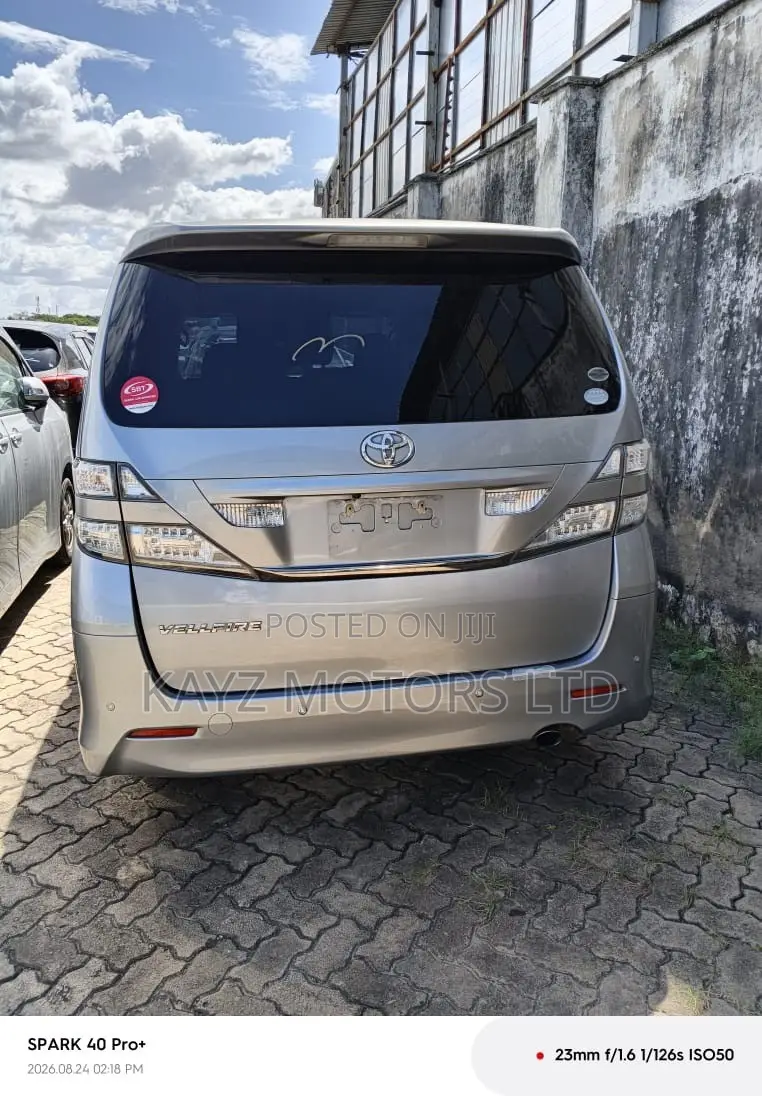 Toyota Vellfire V 2.4 FWD 8-Seater 2011 Silver