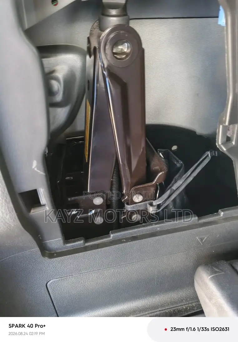 Toyota Vellfire V 2.4 FWD 8-Seater 2011 Silver