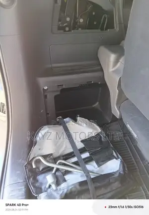 Toyota Vellfire V 2.4 FWD 8-Seater 2011 Silver