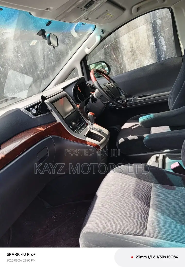 Toyota Vellfire V 2.4 FWD 8-Seater 2011 Silver