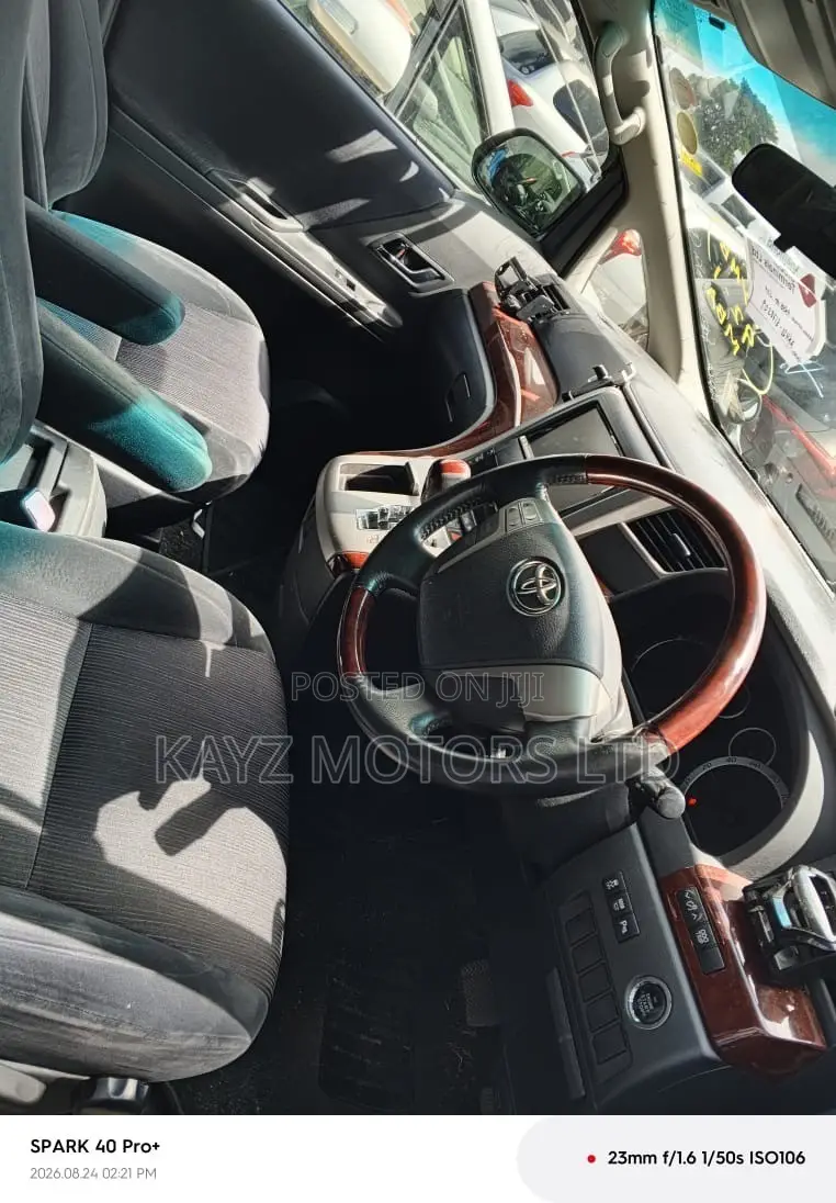 Toyota Vellfire V 2.4 FWD 8-Seater 2011 Silver