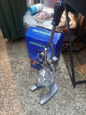 Manual Hand-Press Citrus Juicer.