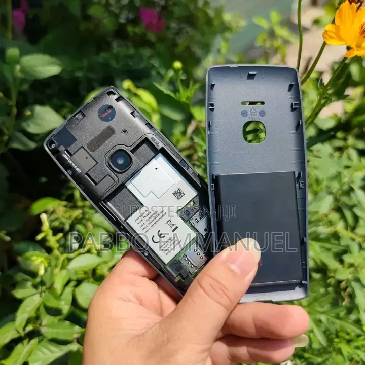 New Nokia 8210 4G Black