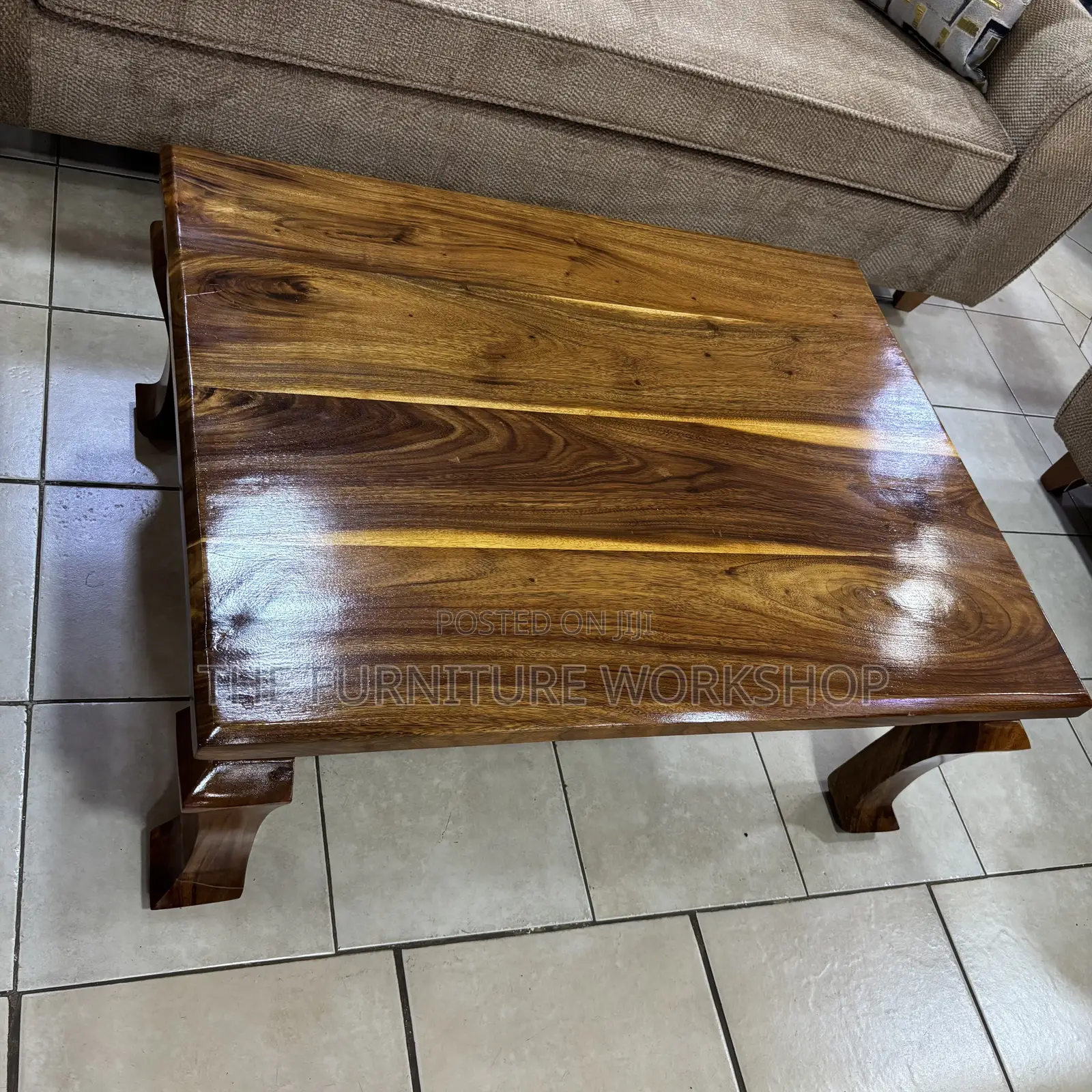 Center Table Mugavu Hard Wood