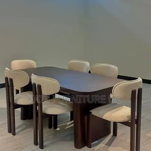 Luxurious 6 Seater Dinning Table