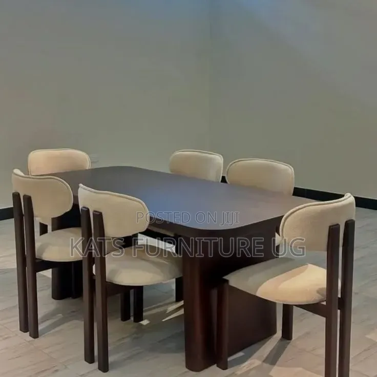 Luxurious 6 Seater Dinning Table