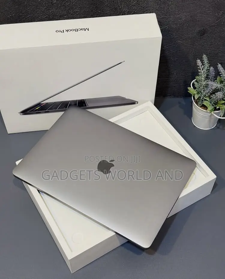 New Laptop Apple MacBook Pro 2020 32GB Intel Core i7 SSD 1T
