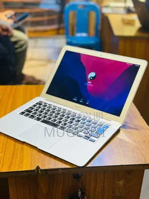 Laptop Apple MacBook Pro 2017 8GB Intel Core i5 SSD 256GB