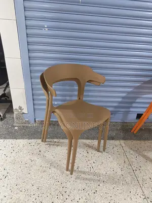 Smooth Outline Plastic Chairs Plastic Chairs