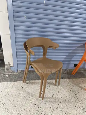 Smooth Outline Plastic Chairs Plastic Chairs