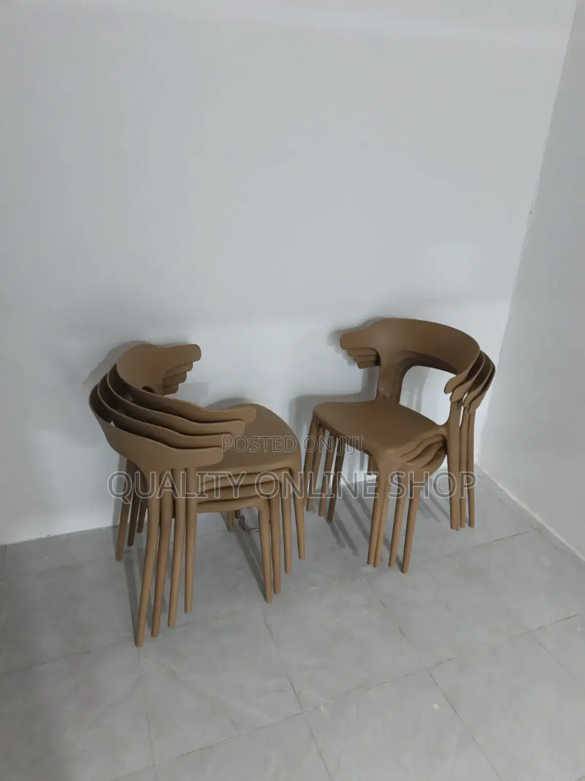Smooth Outline Plastic Chairs Plastic Chairs
