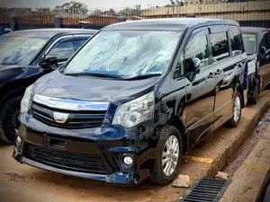 Toyota Noah 2.0 143hp AWD (7 Seater) 2013 Black