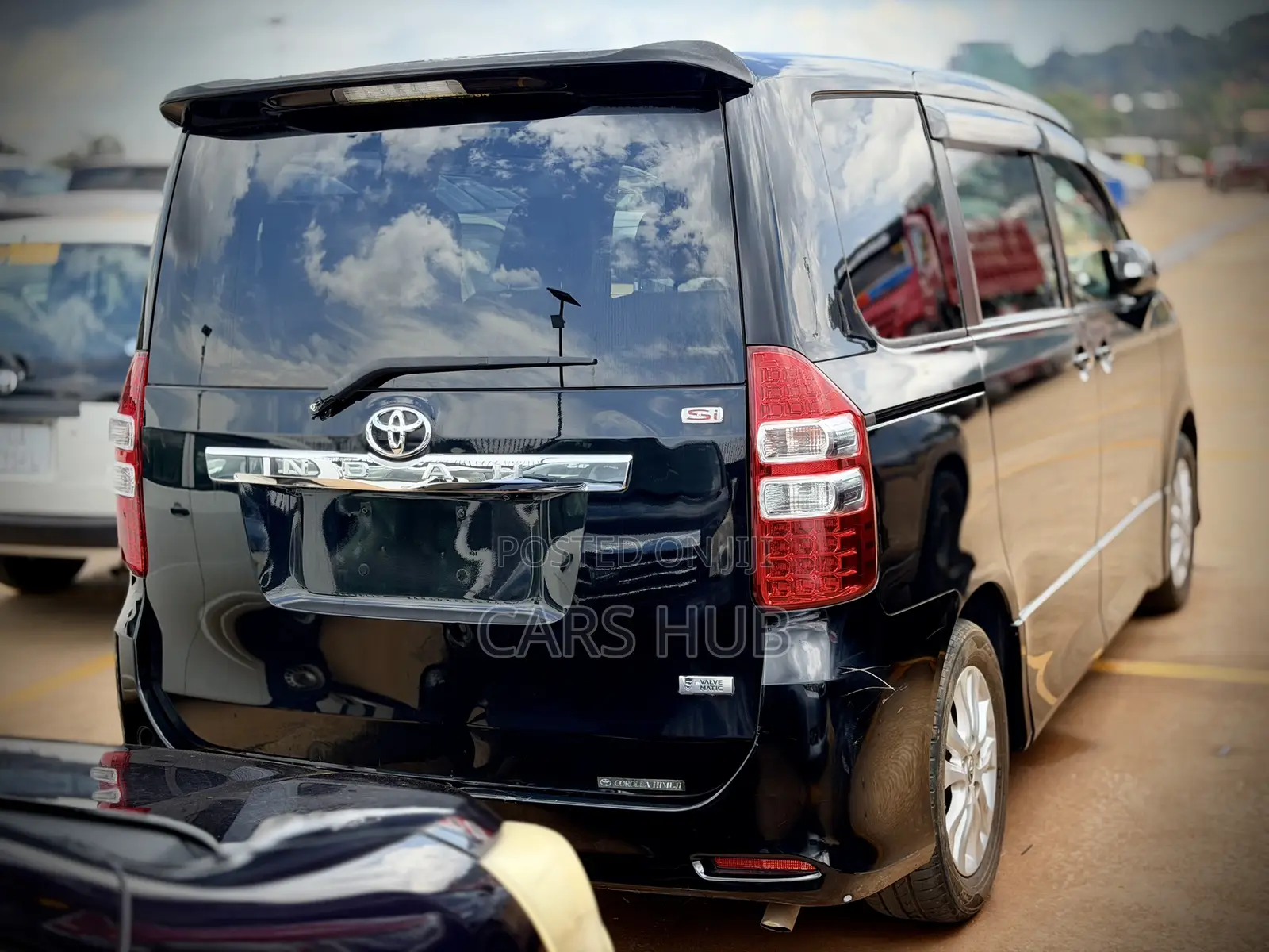Toyota Noah 2.0 143hp AWD (7 Seater) 2013 Black