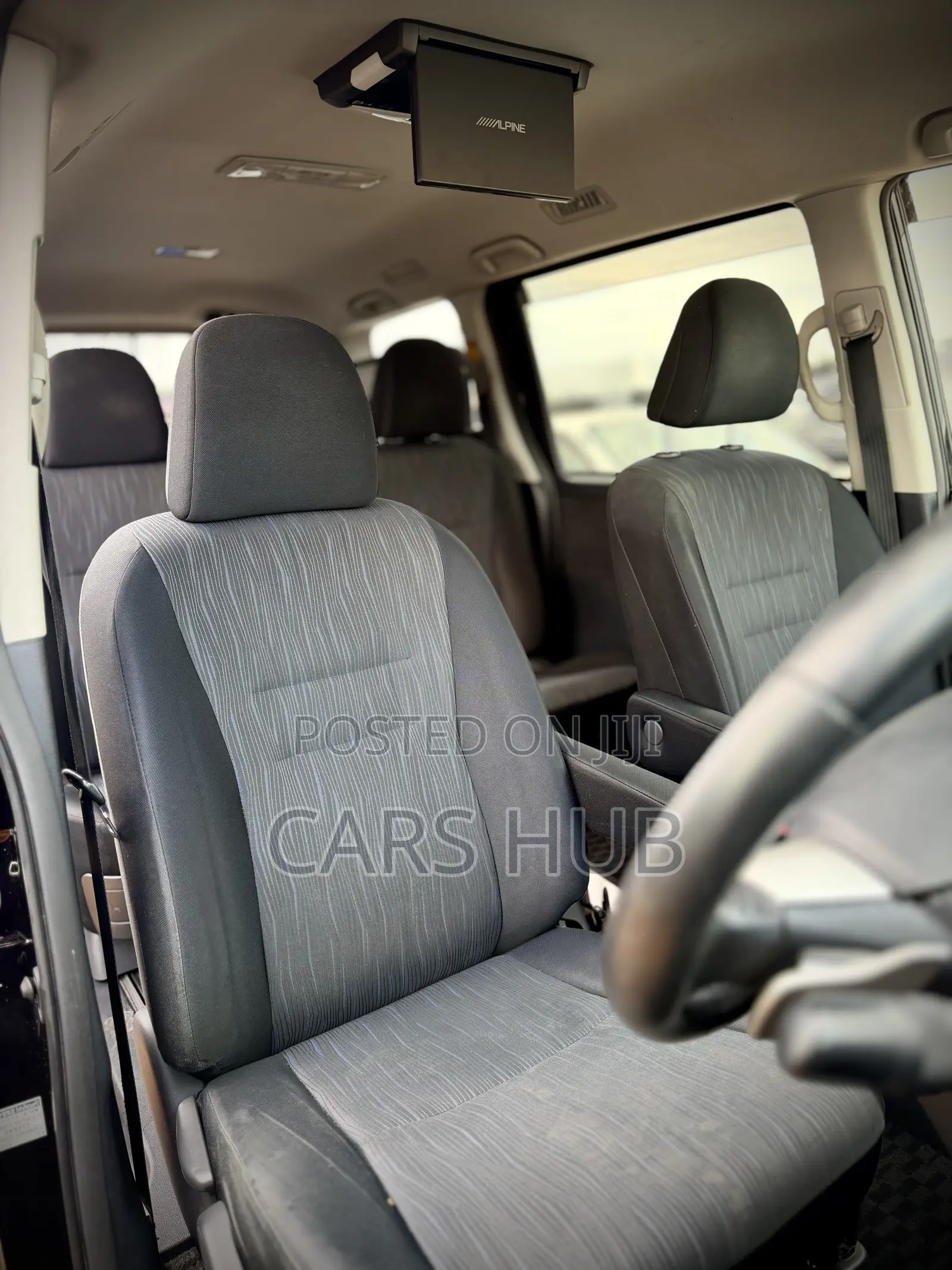 Toyota Noah 2.0 143hp AWD (7 Seater) 2013 Black