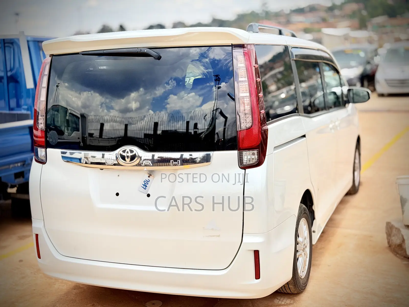 Toyota Noah 2.0 AWD (7 Seater) 2015 White