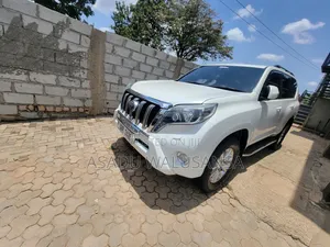 Toyota Land Cruiser Prado 2017 White