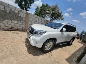 Toyota Land Cruiser Prado 2017 White