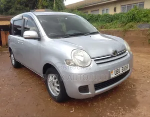 Toyota Sienta 2010 Silver