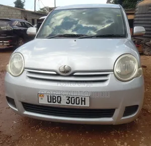 Toyota Sienta 2010 Silver