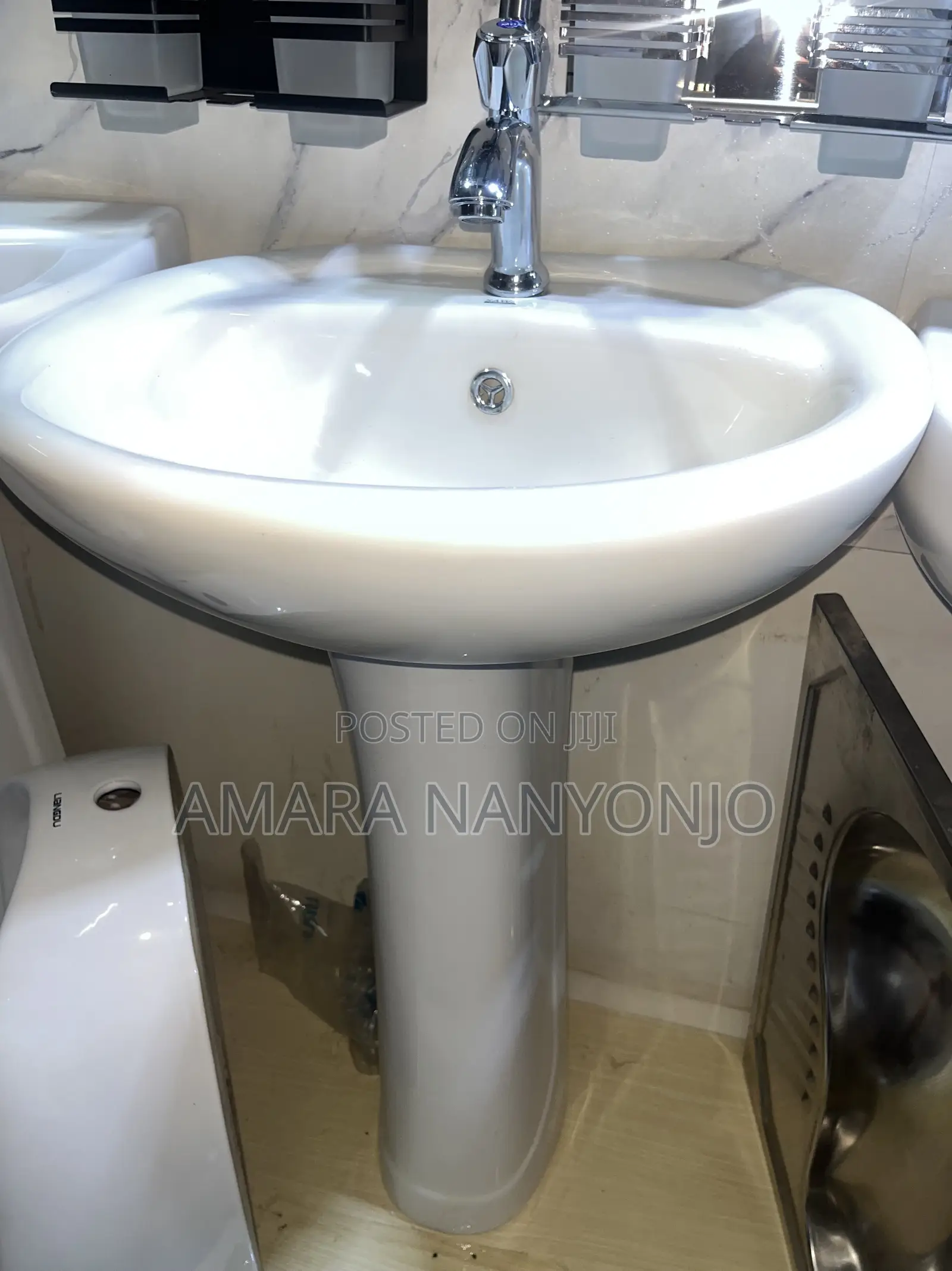 Sawa Toilet Seat and Sawa Hand Wash Basin