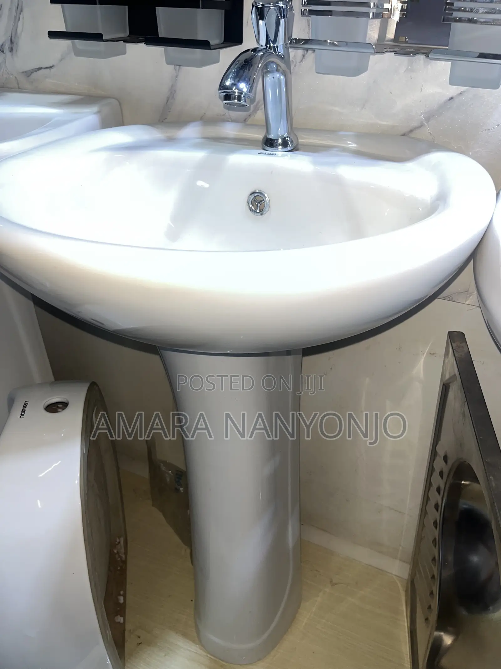 Sawa Toilet Seat and Sawa Hand Wash Basin