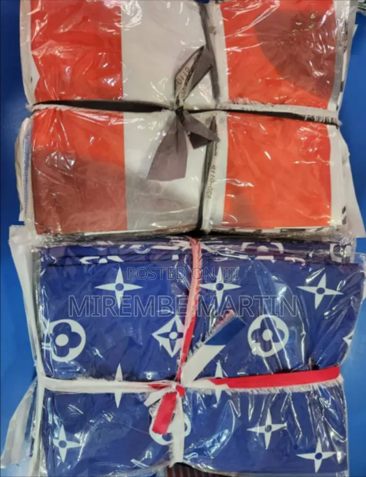 Blue Bedding Set Featuring a White Geometric Star and Flower