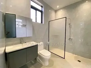 2bdrm House in Kisaasi Bukoto Road, Central Division for rent