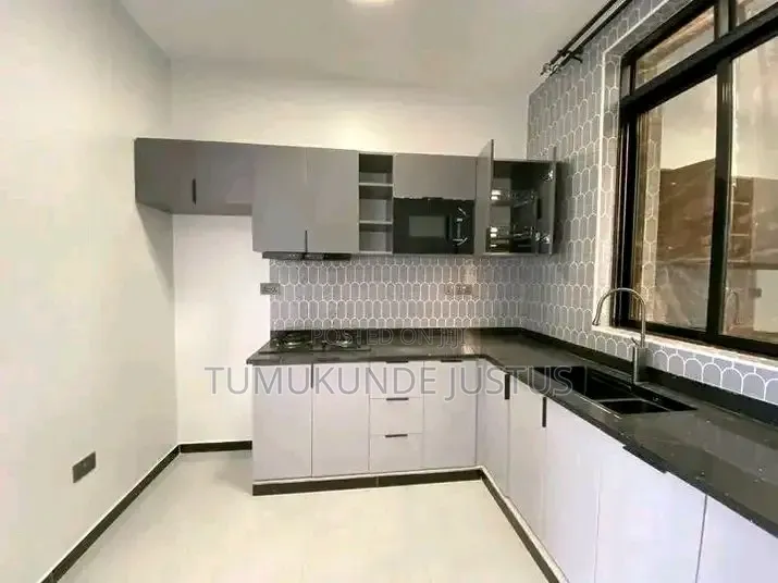 2bdrm House in Kisaasi Bukoto Road, Central Division for rent