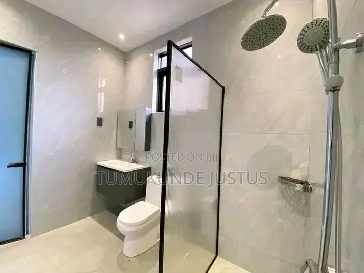 2bdrm House in Kisaasi Bukoto Road, Central Division for rent
