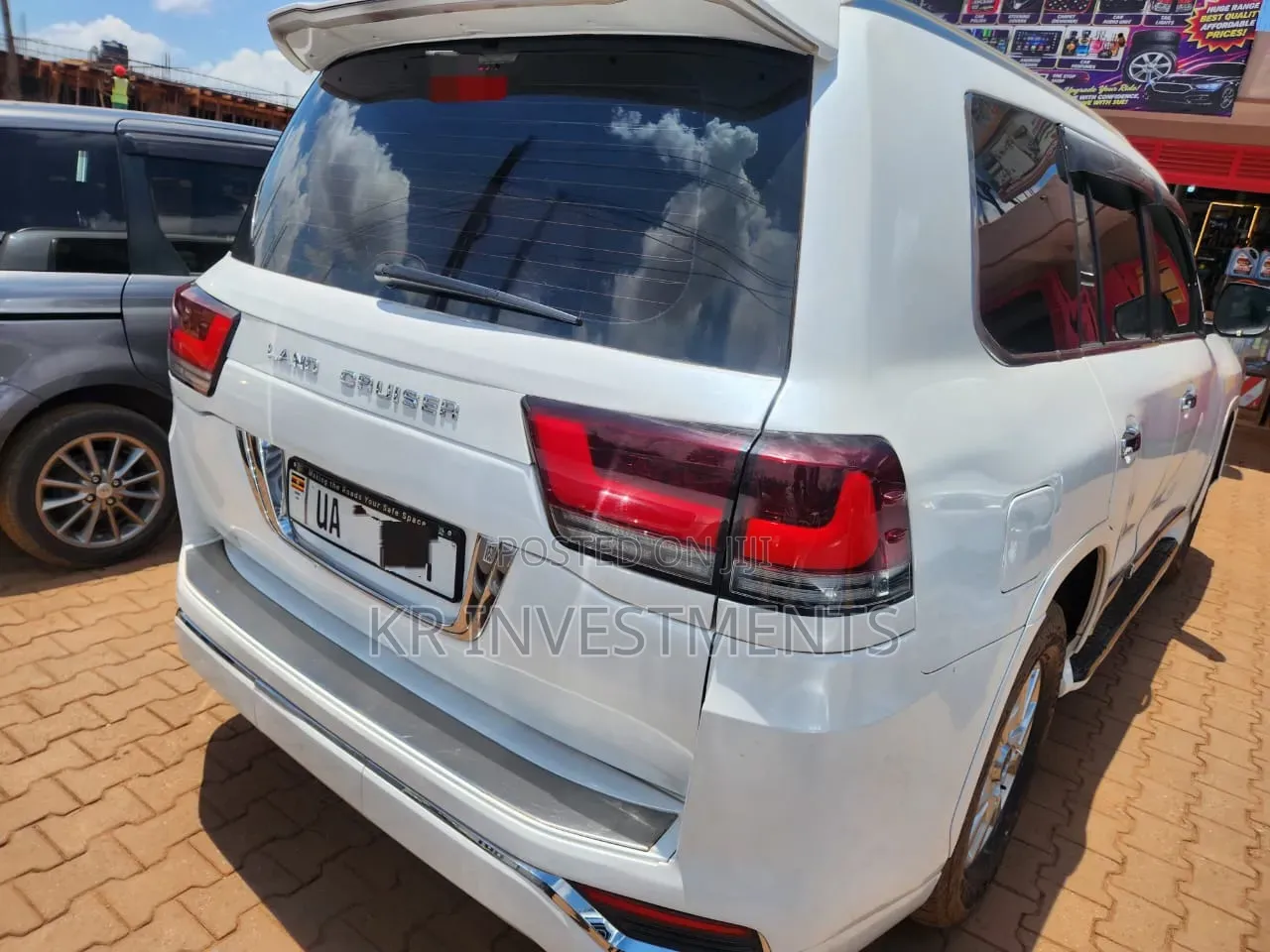 Toyota Land Cruiser Prado 2015 White