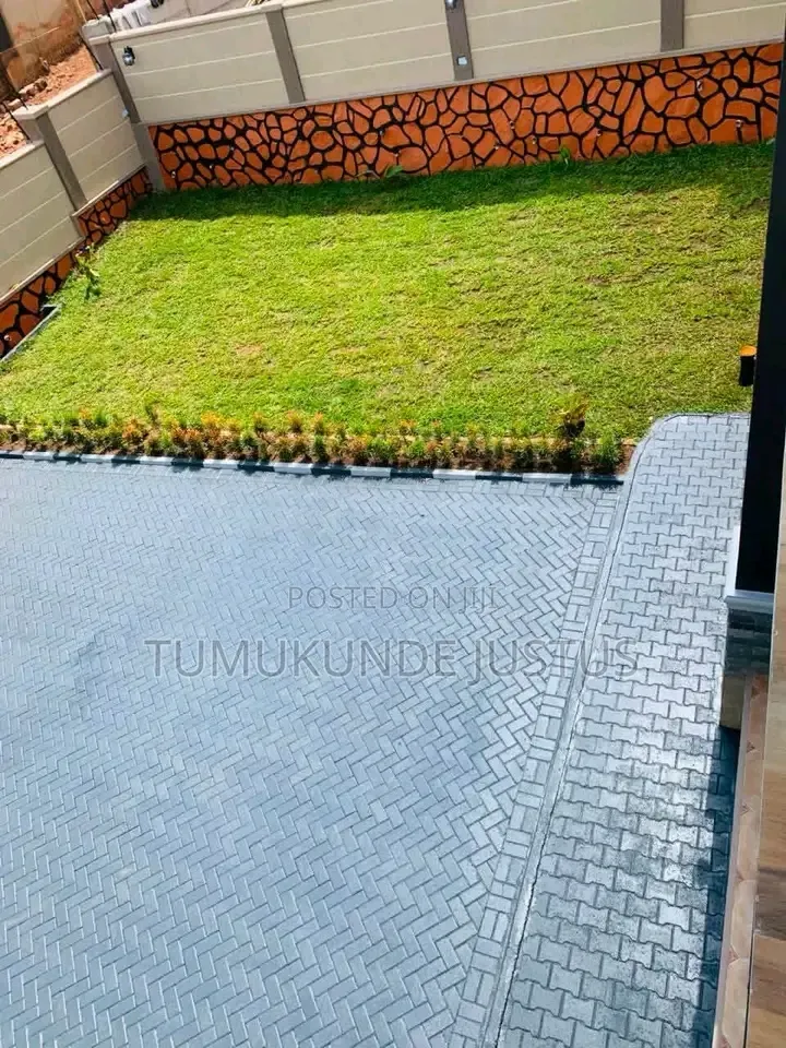 3bdrm House in Standalone Kisaasi, Central Division for rent