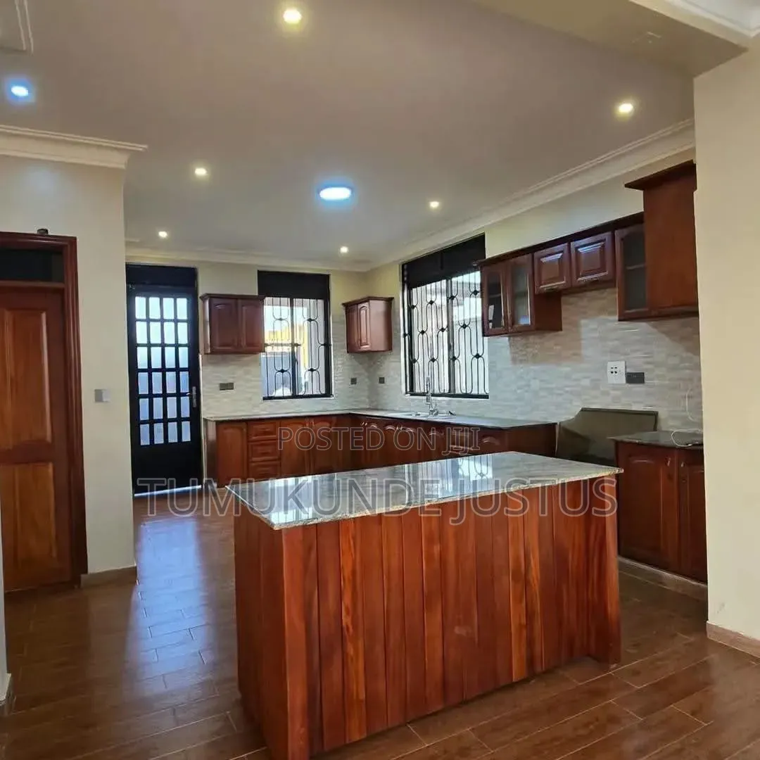 3bdrm House in Standalone Kisaasi, Central Division for rent