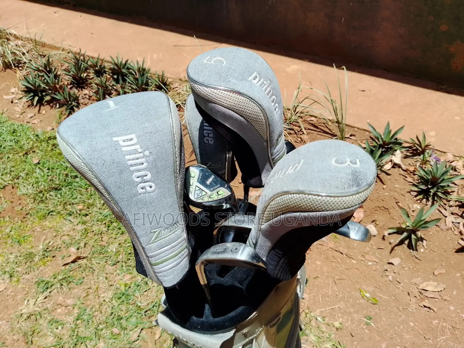 Golf Club Set With 13 Clubs Very Light in Good Condition for Sale