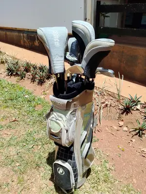 Golf Club Set With 13 Clubs Very Light in Good Condition for Sale